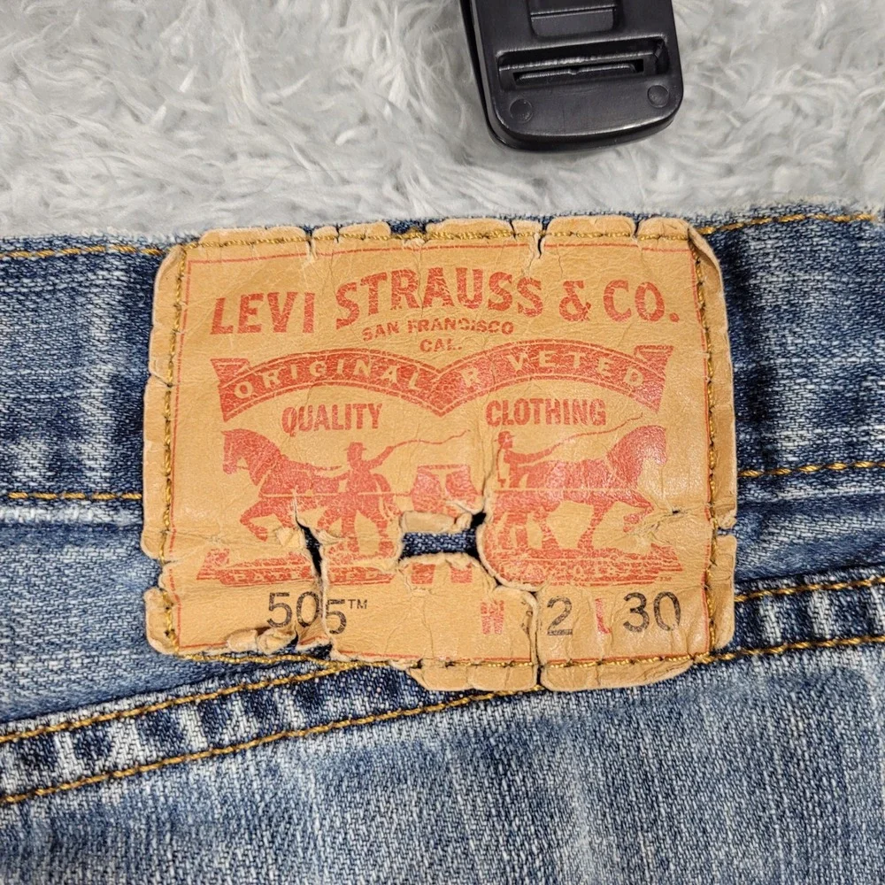 Levi Strauss 505 Mens Jeans 32x30 Distressed Light‎ Wash Denim Regular Straight